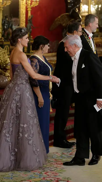 Mario Vargas Llosa y la reina Letizia Mario Vargas Llosa y la reina Letizia