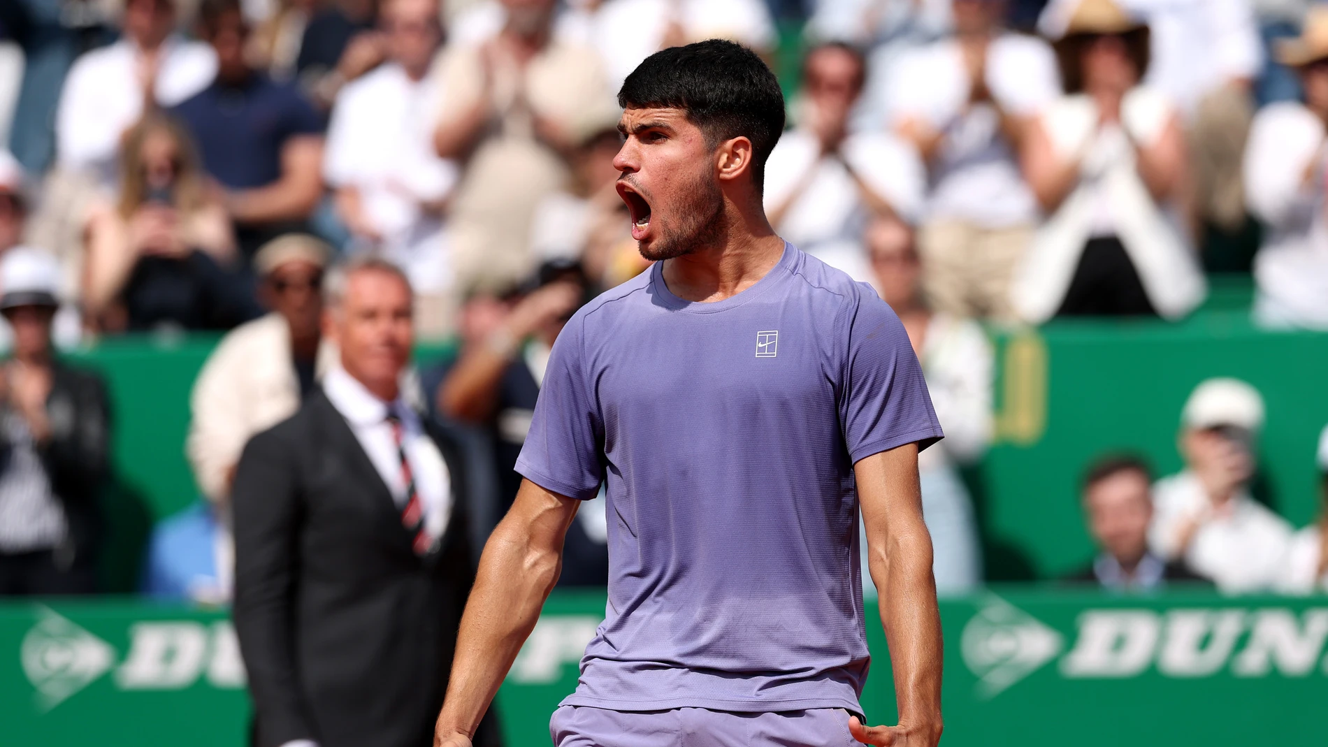 Carlos Alcaraz celebra la victoria ante Fils en semifinales del Conde de Godó Carlos Alcaraz celebra la victoria ante Fils en semifinales del Conde de Godó
