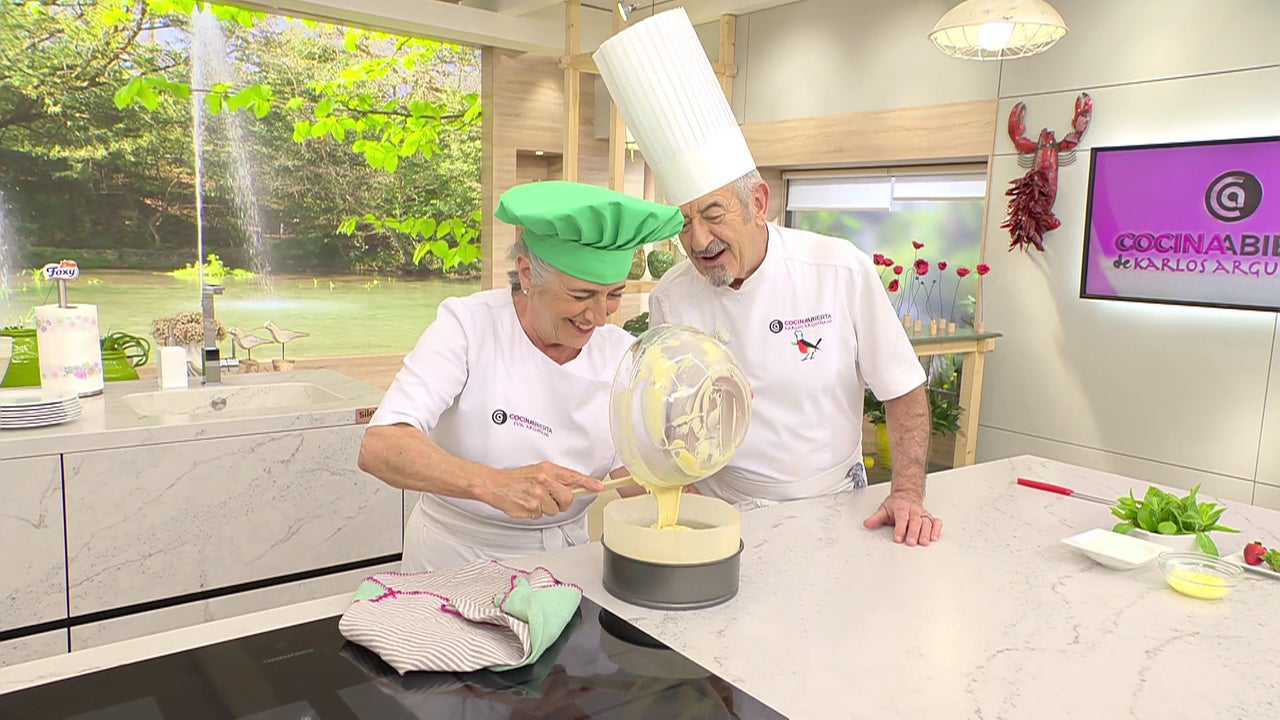 la sorpresa de Karlos Arguiñano al ver cómo su hermana Eva hace un pastel de limón la sorpresa de Karlos Arguiñano al ver cómo su hermana Eva hace un pastel de limón
