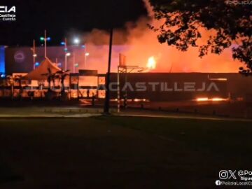 Imagen del incendio en la terraza del bar Zumbao en AireSur.