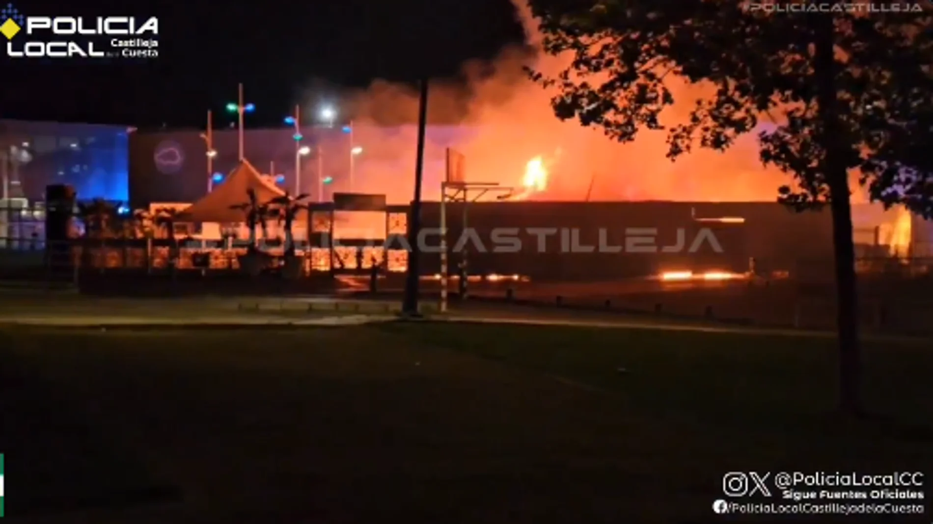 Imagen del incendio en la terraza del bar Zumbao en AireSur. Imagen del incendio en la terraza del bar Zumbao en AireSur.