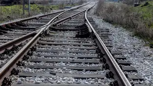 Muere una persona arrollada por un tren en la estación del ferrocarril de Alcanadre (La Rioja) Muere una persona arrollada por un tren en la estación del ferrocarril de Alcanadre (La Rioja)