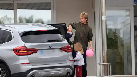 Christian de Hannover y su hija tras visitar a su padre Ernesto Christian de Hannover y su hija tras visitar a su padre Ernesto