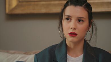 Ferit se mofa de Pelin y la deja en shock delante de su familia: “¿Vas a dejarme tú también?” 