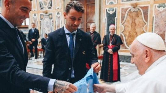 El Papa Francisco recibiendo al Celta en 2023
