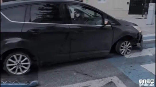 Detenida en Granada por conducir ebria, en sentido contrario y con los neumáticos reventados Detenida en Granada por conducir ebria, en sentido contrario y con los neumáticos reventados