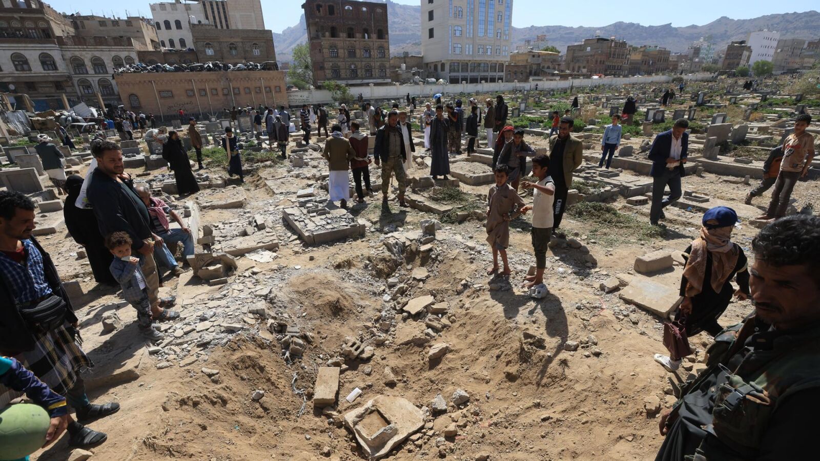 Doce muertos y 30 heridos en bombardeo estadounidense sobre un mercado en Saná