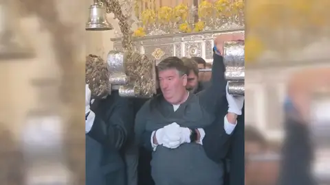 Lleva a la Virgen de la Esperanza tras 2 meses en coma Lleva a la Virgen de la Esperanza tras 2 meses en coma