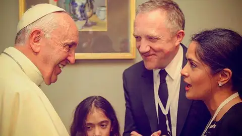 El Papa Francisco y Salma Hayek El Papa Francisco y Salma Hayek