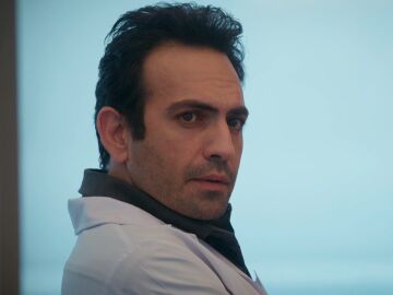 Timur y Evren compiten por ser el nuevo jefe m&eacute;dico tras la salida de S&uuml;reyya