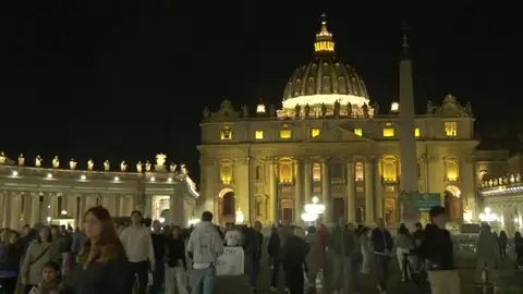 Muere el papa Francisco, vídeo de las reacciones desde la Plaza de San Pedro en el Vaticano Muere el papa Francisco, vídeo de las reacciones desde la Plaza de San Pedro en el Vaticano