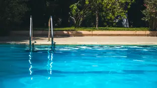 Imagen de archivo de una piscina Imagen de archivo de una piscina