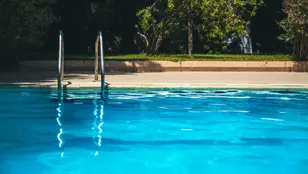 Imagen de archivo de una piscina