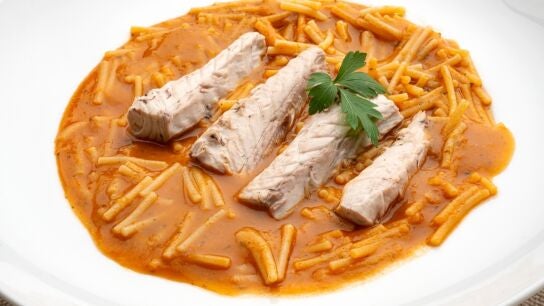Karlos Argui&ntilde;ano: receta de fideos con caballa