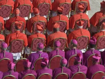 Acto de nombramiento de cardenales en la basílica vaticana de San Pedro