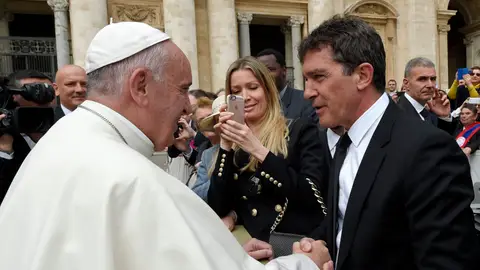 El Papa Francisco y Antonio Banderas El Papa Francisco y Antonio Banderas