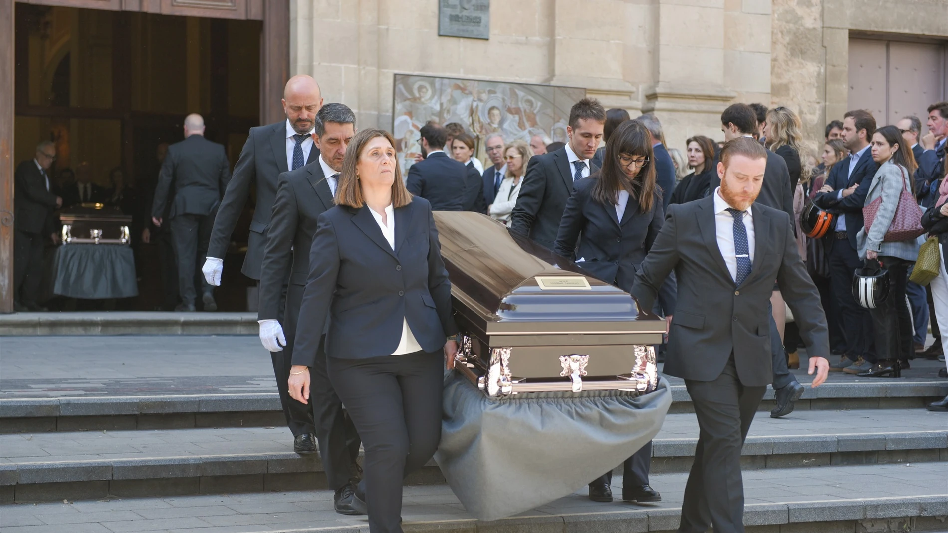 Misa funeral del CEO de Siemens y su familia fallecida en un accidente de helicóptero en Nueva York Misa funeral del CEO de Siemens y su familia fallecida en un accidente de helicóptero en Nueva York