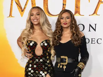 Beyoncé y su madre, Tina Knowles Beyoncé y su madre, Tina Knowles