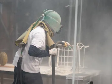 Marron enseña a Carlos Alcaraz cómo funciona una pistola de arena... ¡y es impresionante! Marron enseña a Carlos Alcaraz cómo funciona una pistola de arena... ¡y es impresionante!