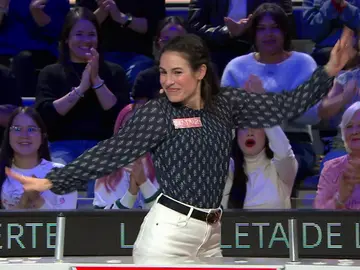 Beatriz, en un apuro por imitar a Raffaella Carrà en su presentación en La ruleta: "Esto es un marrón" Beatriz, en un apuro por imitar a Raffaella Carrà en su presentación en La ruleta: "Esto es un marrón"