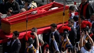 Los fieles se despiden del Papa Francisco