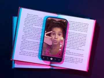 Influencer y libro Influencer y libro