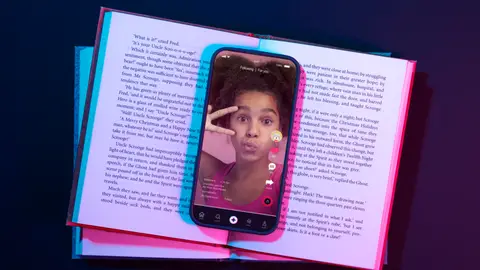 Influencer y libro Influencer y libro