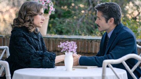 Marta y Pelayo firman la paz y &eacute;l trata de animarla en su carrera como directiva