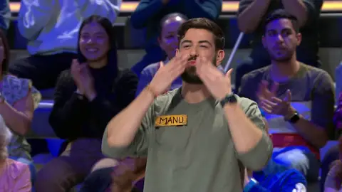 ¿Intenso o cursi? La frase que Manu le dedica a su novia en La ruleta de la suerte ¿Intenso o cursi? La frase que Manu le dedica a su novia en La ruleta de la suerte