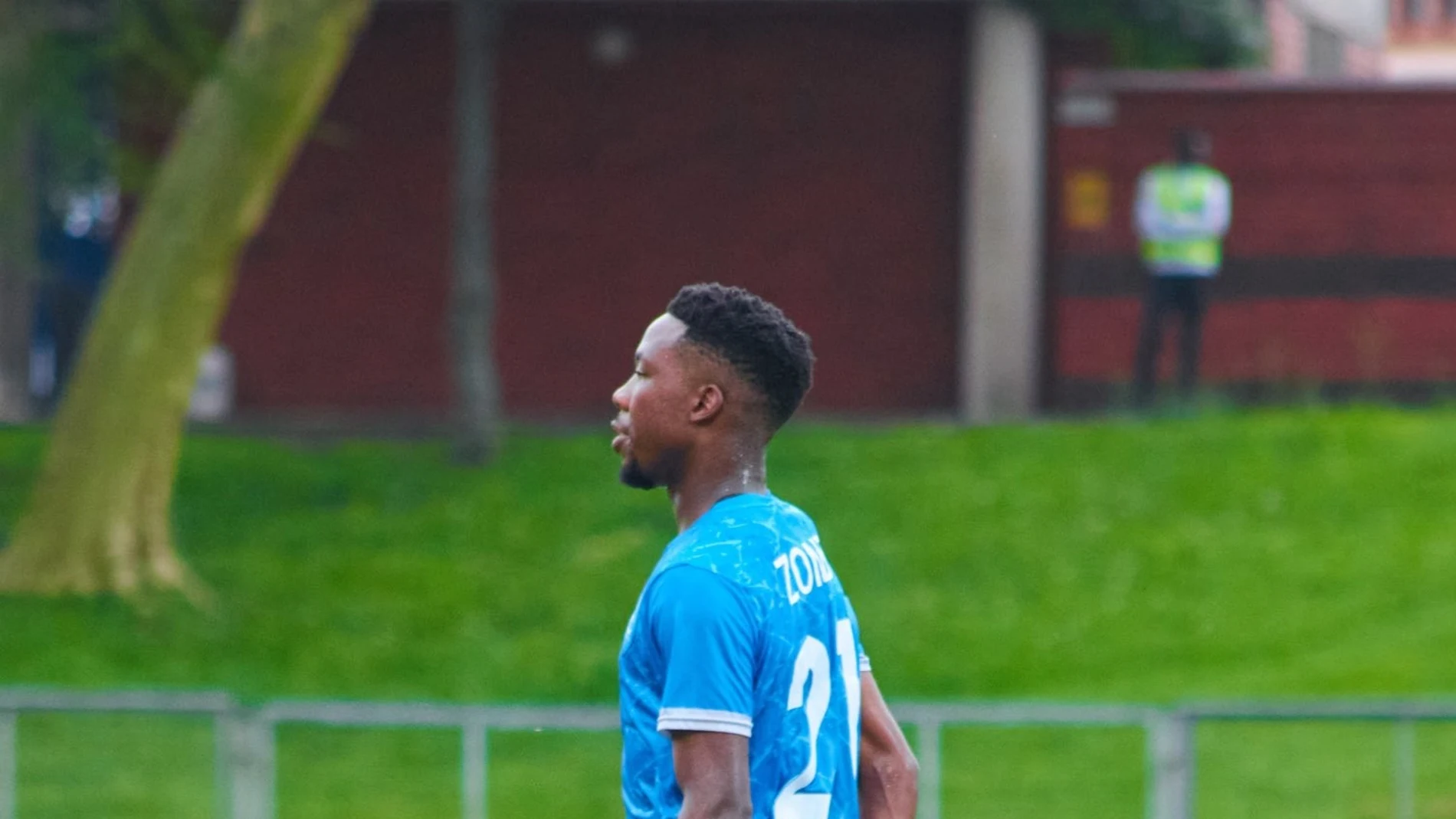 Sinamandla Zondi, en mitad de un partido Sinamandla Zondi, en mitad de un partido