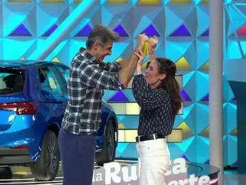 Tres de Colombia le regalan 6.550 euros a Beatriz en La ruleta de la suerte Tres de Colombia le regalan 6.550 euros a Beatriz en La ruleta de la suerte