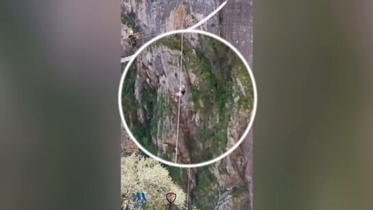 Imagen de la tirolina donde rescataron a un hombre