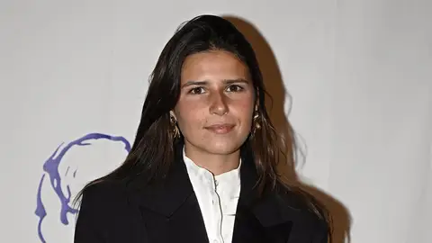 Tana Rivera posando para la prensa Tana Rivera posando para la prensa