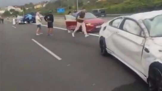 V&Iacute;DEO: Un conductor temerario pone en peligro a varias personas en una autopista de Tenerife