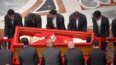 El cuerpo del Papa Francisco es trasladado a la Basílica de San Pedro El cuerpo del Papa Francisco es trasladado a la Basílica de San Pedro