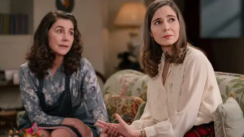 Begoña, muy disgustada, se desahoga con Digna por quedarse al margen de la tutela de Julia Begoña, muy disgustada, se desahoga con Digna por quedarse al margen de la tutela de Julia