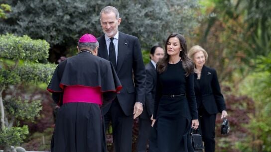 Los Reyes, Felipe VI y Letizia en la Nunciatura Apost&oacute;lica
