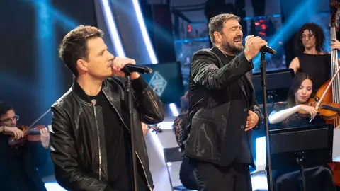 ¡Épico! Antonio Orozco y Dani Martín cantan por primera vez en directo 'Te juro que no hay un segundo que no piense en ti' ¡Épico! Antonio Orozco y Dani Martín cantan por primera vez en directo 'Te juro que no hay un segundo que no piense en ti'