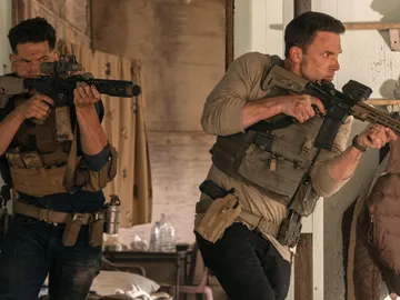 Jon Bernthal y Ben Affleck en El contable 2 Jon Bernthal y Ben Affleck en El contable 2