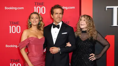 Ryan Reynolds y Blake Lively junto a su madre Willie Elaine McAlpin Ryan Reynolds y Blake Lively junto a su madre Willie Elaine McAlpin