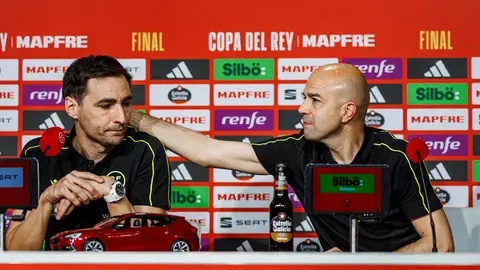 González Fuertes anima a Ricardo De Burgos Bengoechea en rueda de prensa González Fuertes anima a Ricardo De Burgos Bengoechea en rueda de prensa