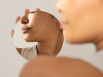 Mujer con la piel radiante Mujer con la piel radiante