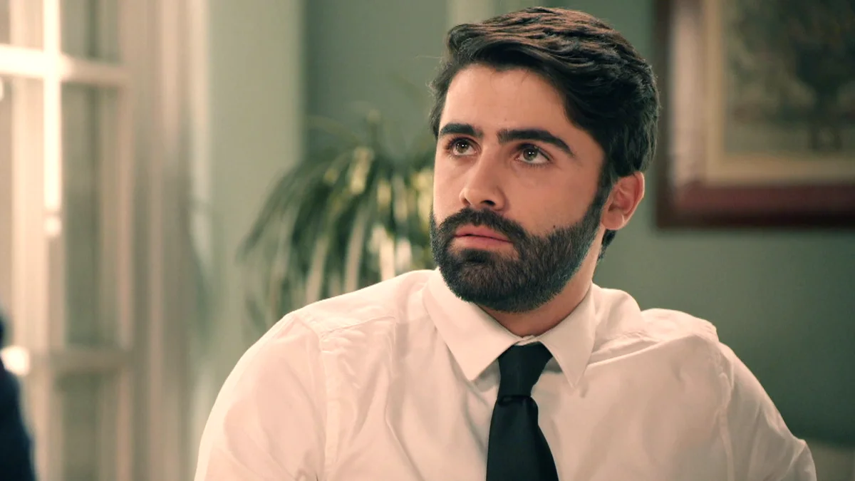 Manuela regaña a Raúl al darse cuenta del acercamiento entre María y él: “En esta casa es ver, oír y callar”