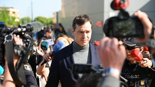El hermano de Pedro Sánchez a su salida de los Juzgados de Badajoz El hermano de Pedro Sánchez a su salida de los Juzgados de Badajoz