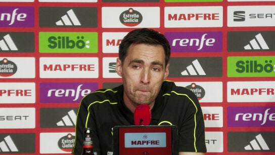 Ricardo de Burgos Bengoetxea responde a los medios antes de la final de la Copa del Rey