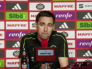 Ricardo de Burgos Bengoetxea responde a los medios antes de la final de la Copa del Rey