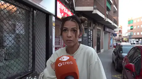 Paola Olmedo haciendo declaraciones a la prensa Paola Olmedo haciendo declaraciones a la prensa