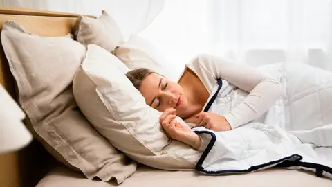 Mujer durmiendo Mujer durmiendo