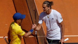Roberto Bautista saluda a Zverev tras caer derrotado ante el alem&aacute;n este viernes