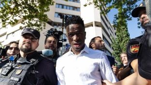 Vin&iacute;cius, a su salida de los Juzgados de Plaza de Castilla